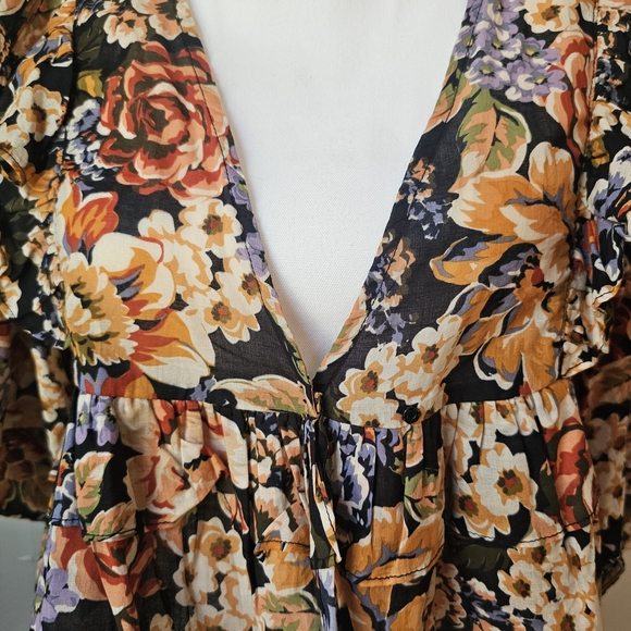 Olivaceous Black Floral Puff-Sleeve V-Neck Croped Blouse - Picture 3 of 10